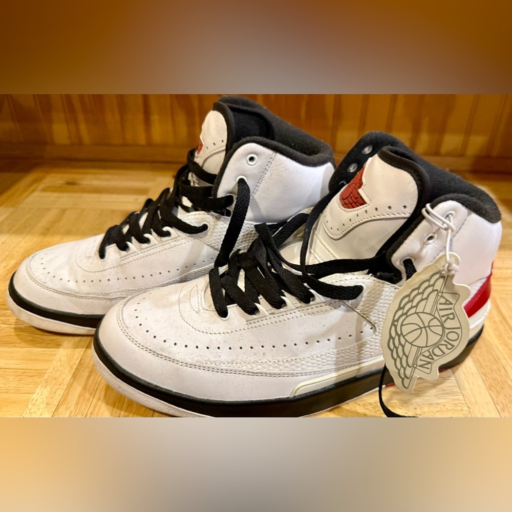 Nike Air Jordan 2 Retro Chicago Size
9 men’s DX2454-106